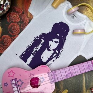 ⚡️Amy Winehouse British singer songwriter urban handmade Gerber baby onesie 6-9M
